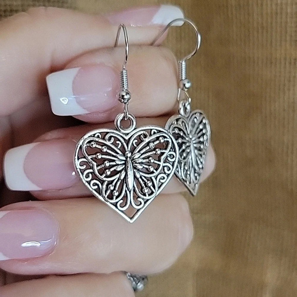 🔥LAST PAIR🔥 BUTTERFLY HEART EARRINGS - Picture 1 of 7